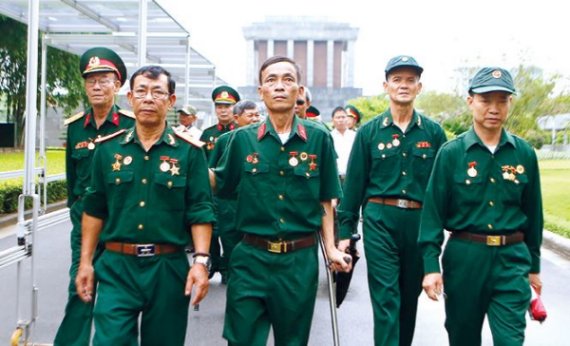 Thông tư hướng dẫn cụ thể về 24 quy trình công nhận và thực hiện chế độ ưu đãi đối với người có công với cách mạng với 23 đối tượng, trường hợp khác nhau. Thông tư hướng dẫn cụ thể về 24 quy trình công nhận và thực hiện chế độ ưu đãi đối với người có công với cách mạng với 23 đối tượng, trường hợp khác nhau.